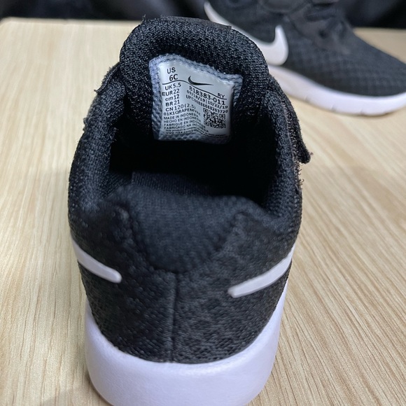 Child Nikes - Picture 3 of 4